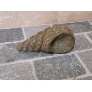 Escargot de Mer en Pierre Verte
Sculpté à la Main
Pièce Unique
Dimensions : 30 x 15 x 15cm