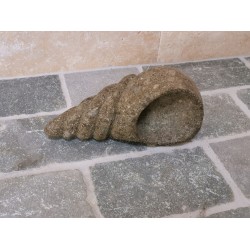 Escargot de Mer en Pierre Verte
Sculpté à la Main
Pièce Unique
Dimensions : 30 x 15 x 15cm