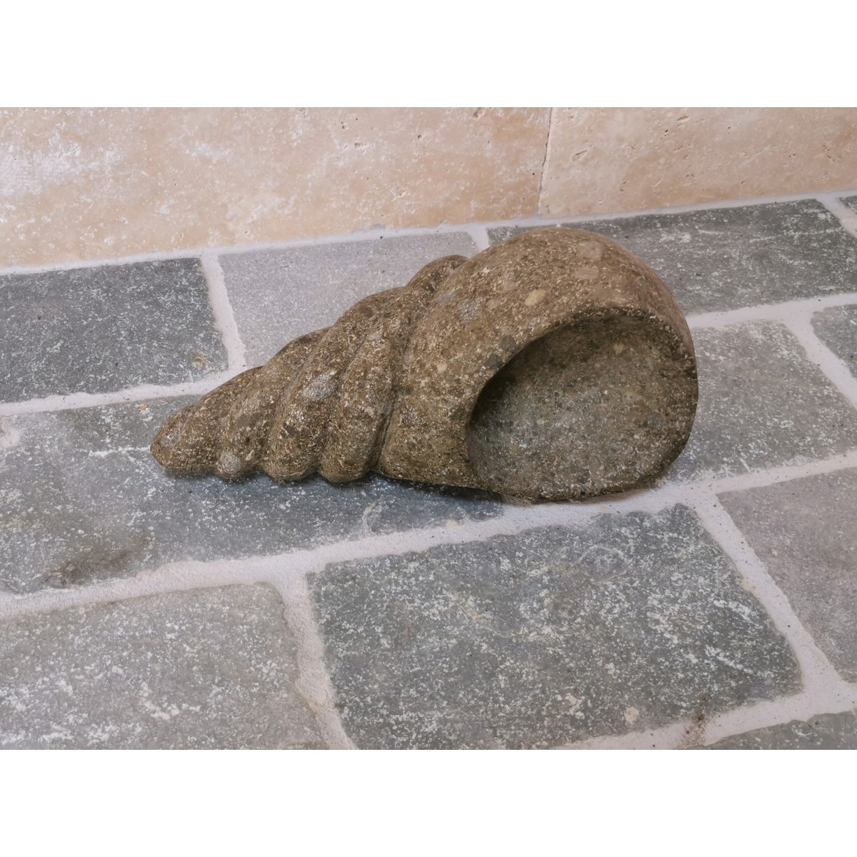 Escargot de Mer en Pierre Verte
Sculpté à la Main
Pièce Unique
Dimensions : 30 x 15 x 15cm