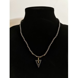 Collier Triangle Hématite